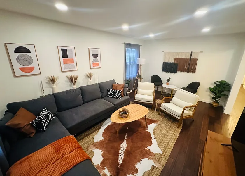 Newly remodeled, family home - close to IU campus - Image 1