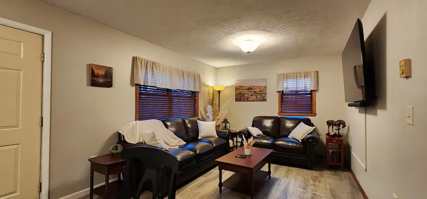 Cozy in Hamilton 1 - Image 1
