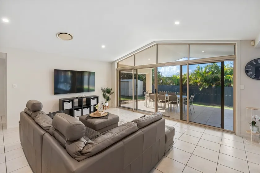 4 Bedroom Spacious Cozy Family Retreat Parkinson - Image 1