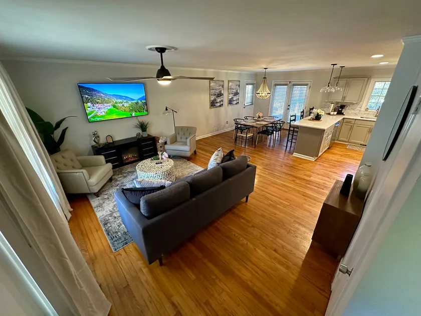 Charming and Cozy Home Away Close to Downtown - Image 1