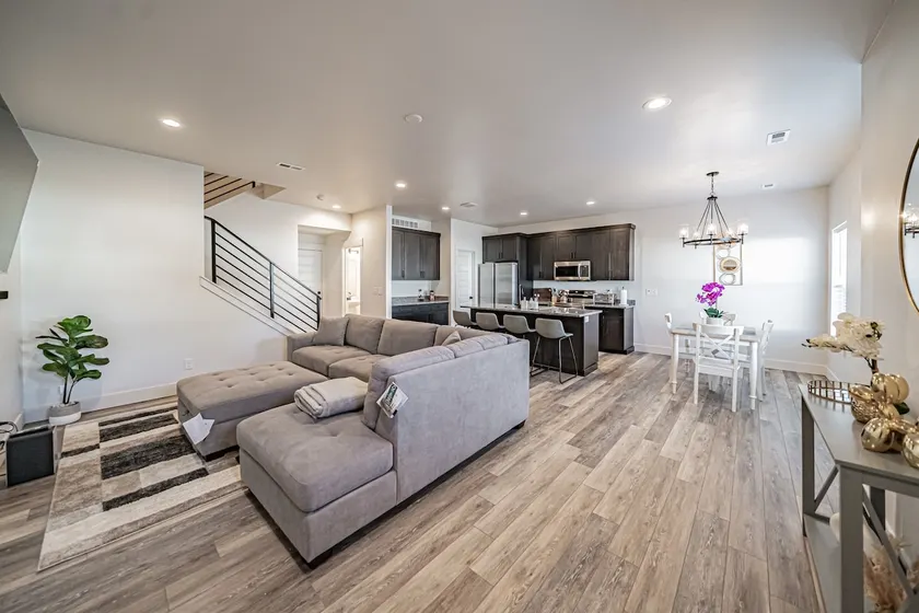 Elegant New Townhouse. - Image 1