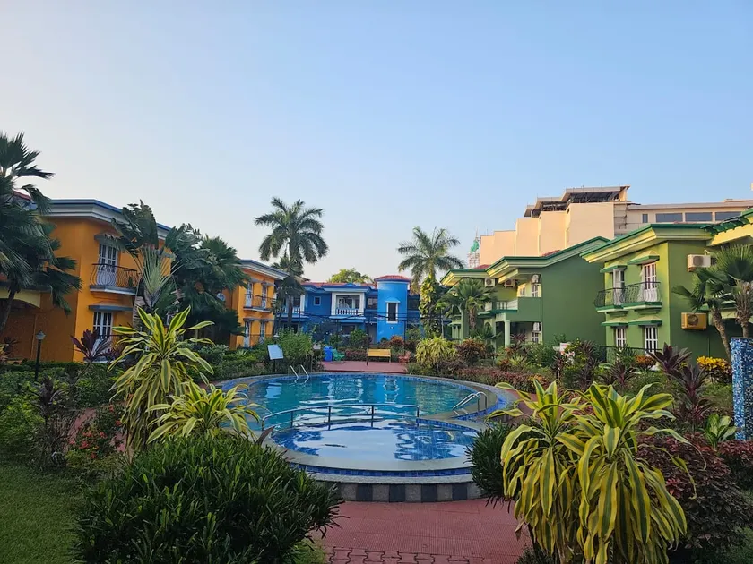Colva Palm Escape: Spacious 2BHK, Pool View - Image 1
