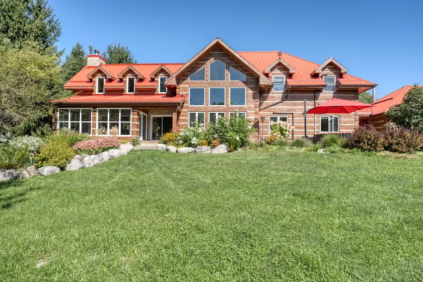 Large Grand Bend Getaway. Swim, Golf, Relax - Image 1
