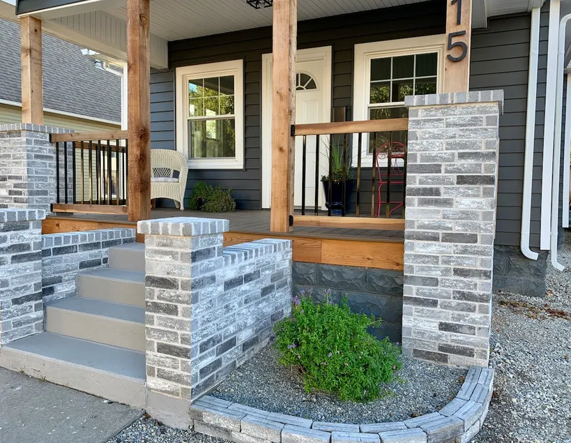 Modern Bungalow at Riverfront Stadium - Image 1
