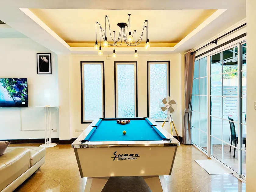 Miggus Pool House 202 - Image 1