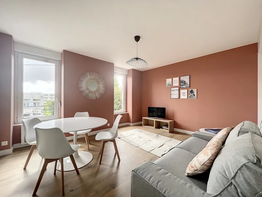 Le Flamingo – 2 Bedroom Capucins with shared garden - Image 1
