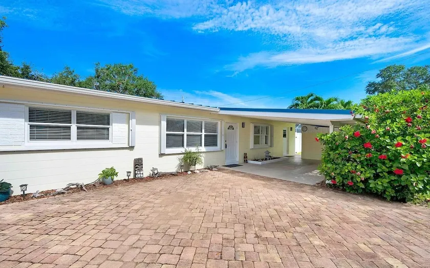 Entire House in Beautiful Cocoa Beach Area! - Image 1
