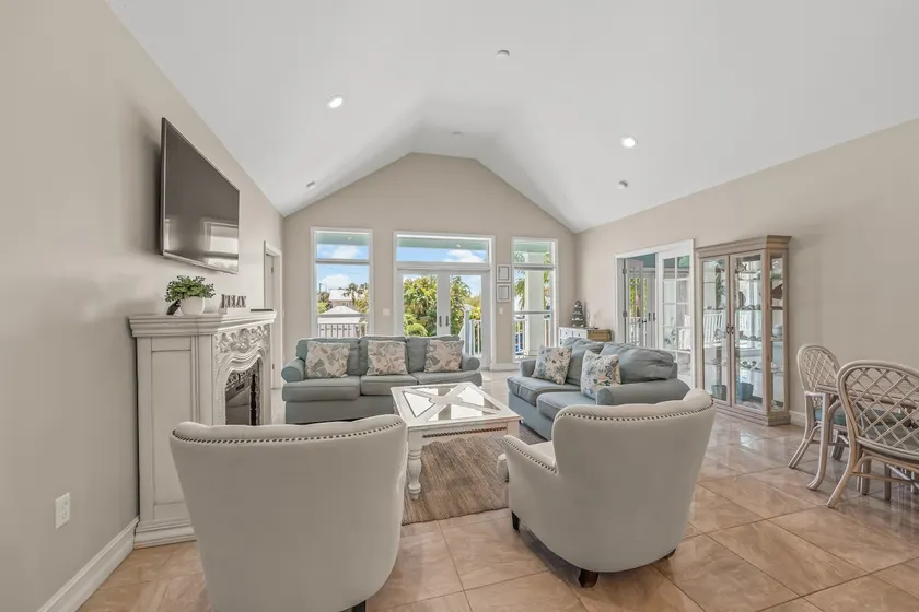 Pine Avenue next door!~Heated pool~Steps to Beach - Image 1