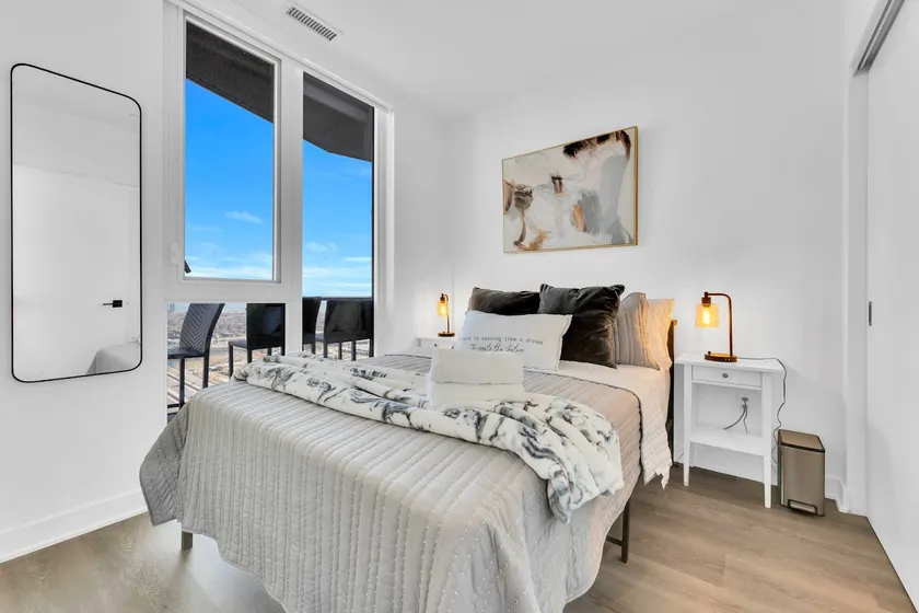 Stunning T.O. Views|Gym|Sauna|50” TV|Pool|Parking - Image 1