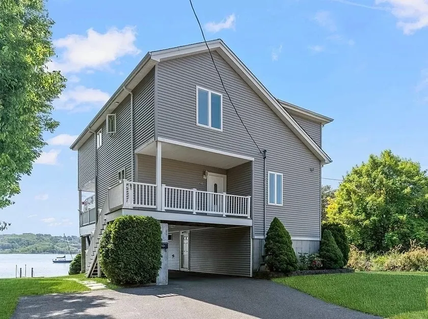 Whole Waterfront house - Image 1