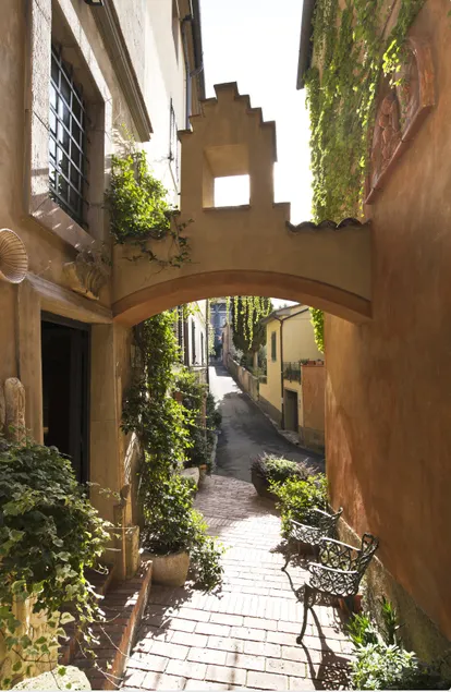 Stylish Gem in Historic Lajatico - Image 1
