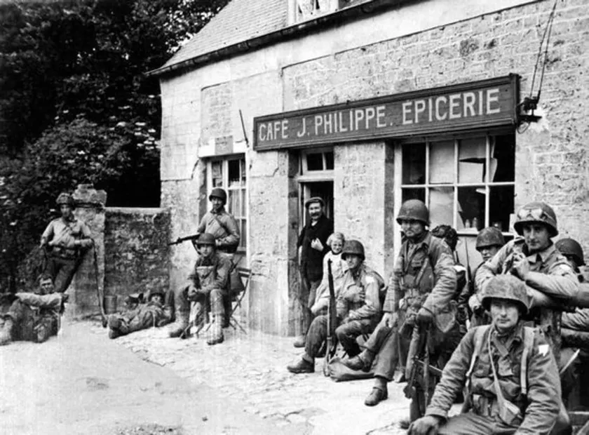 Small Café of Liberty - Image 1