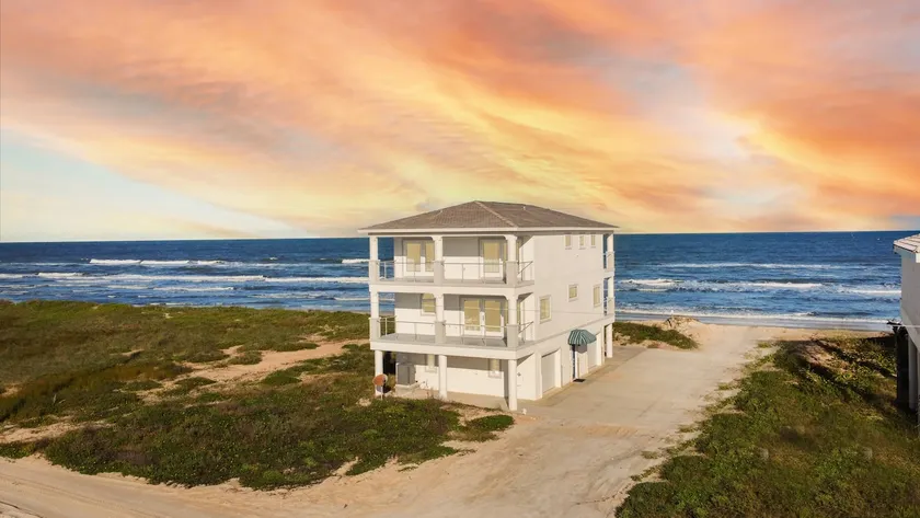 Surf Haven | A Luxury Holiday Stay Oceanfront! - Image 1