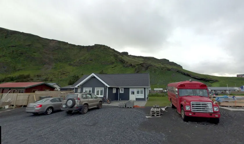 Vík: Cozy beachfront apartment - Image 1
