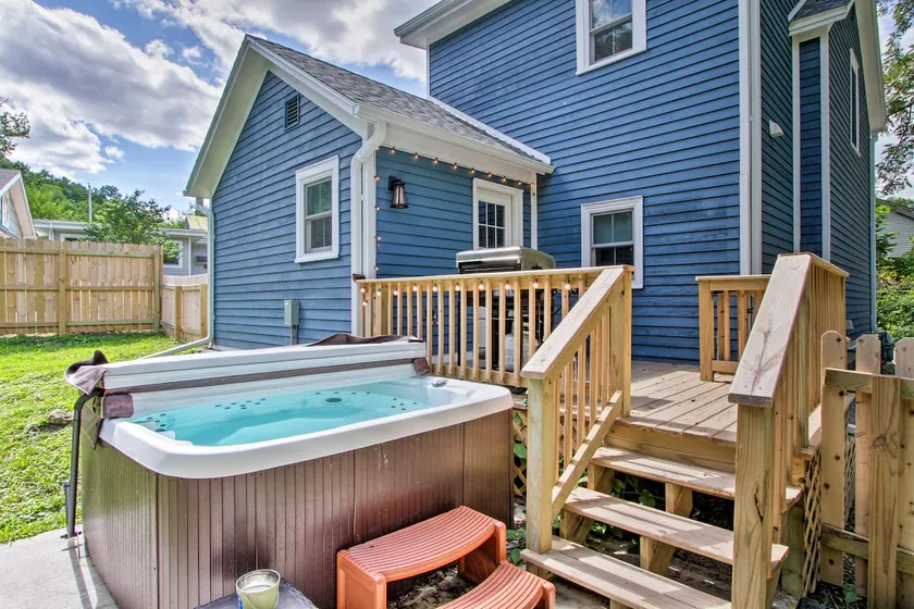Historic Downtown, *HotTub*, FirePit & Fenced Yard - Image 1