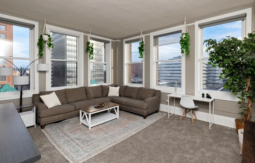 Downtown Dream 2br w/ City Views 2 blocks to Court - Image 1