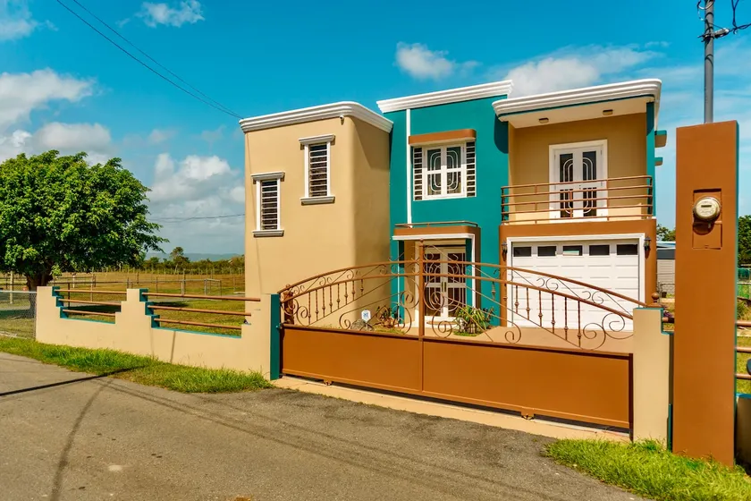 Iguaca-Islote House (near beaches/solar panels) - Image 1