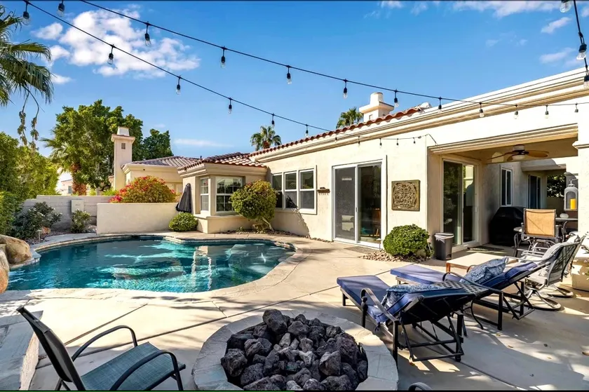 Casa Bella - Home in Blue Door - Image 1