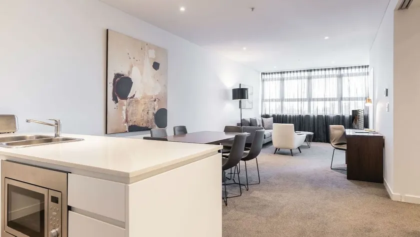 Executive 2B Apt with Free Parking & Free GYM - Image 1