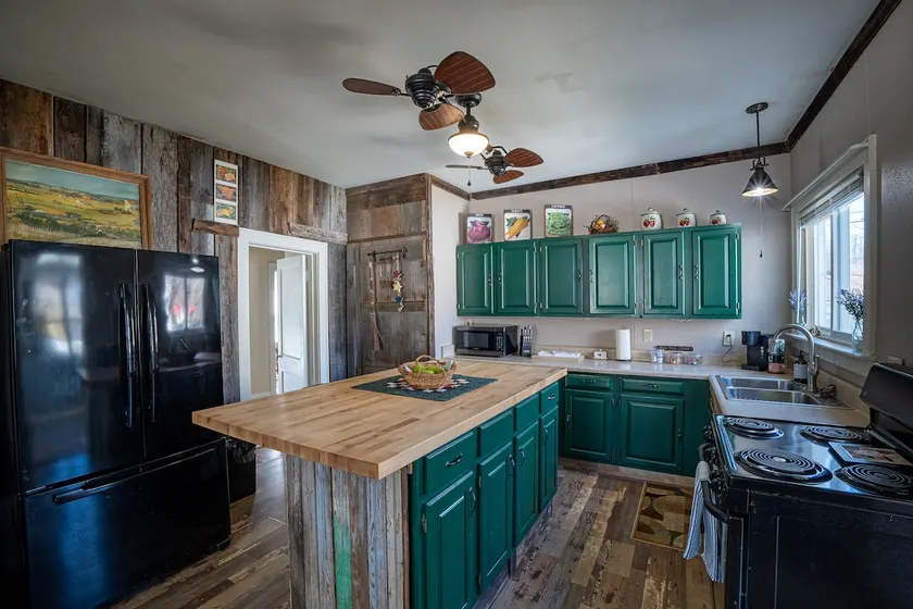 Cozy Home on Wiseman - Image 1