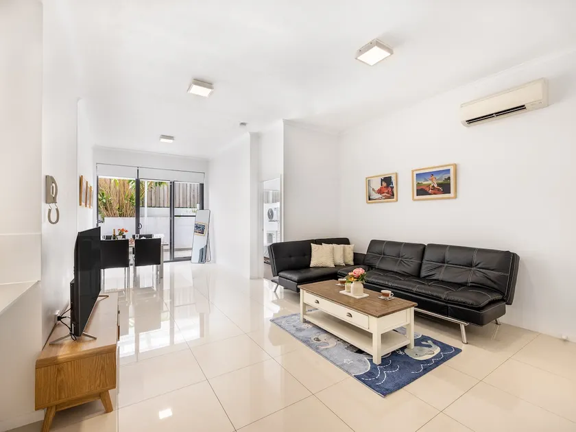 Central of Toowong Neat Apt Near Station - Image 1