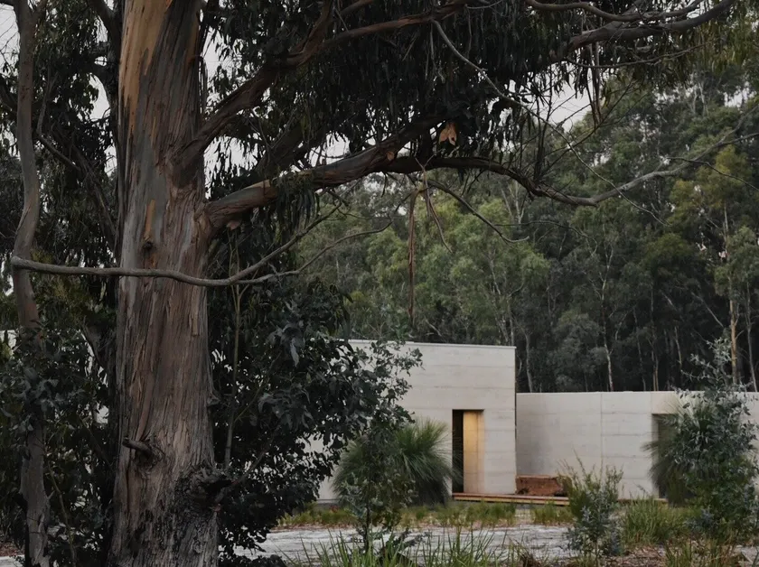 Paddock House - Image 1