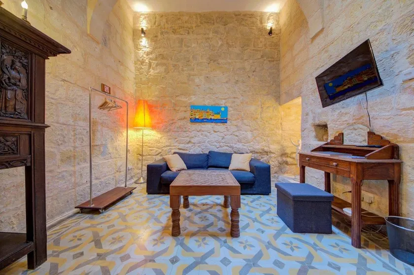 Beautiful Townhouse in the Three Cities - Image 1