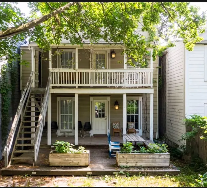 La Maison Hudson: Charming 1BR In Prime Location - Image 1