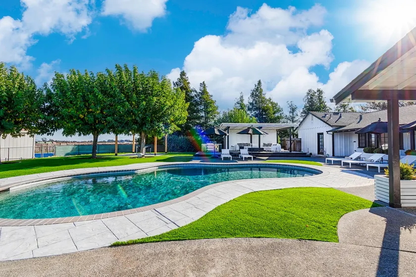 Modern Ranch House-swim|soak|pickleball|wineries - Image 1
