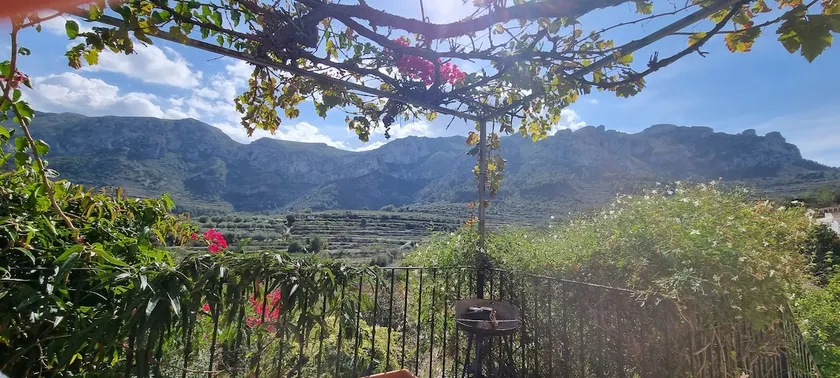 House with spectacular view - Image 1