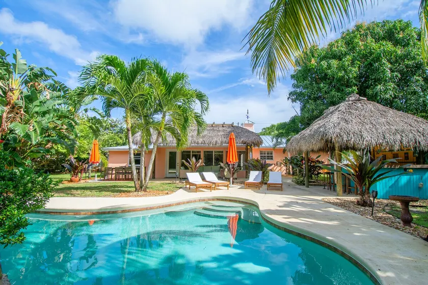 Chic Tropical Oasis Tikibar+Pool - Image 1