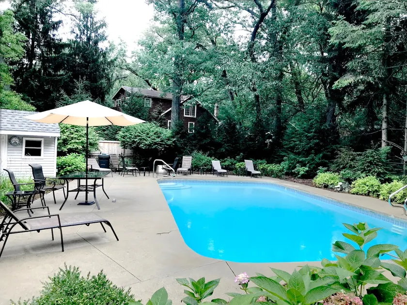 Large home with heated pool and hot tub - Image 1
