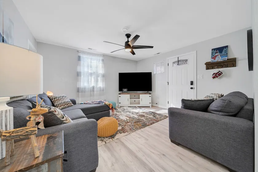 Literally on Historic RTE 66 - walk to the action! - Image 1