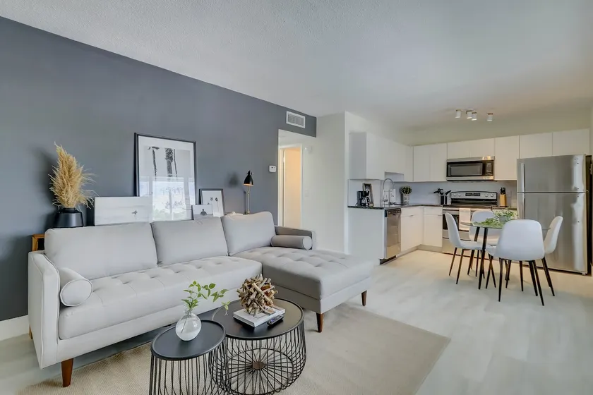 2BR Coastal Getaway! - Image 1
