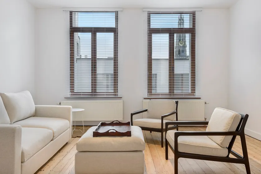 Spacious Deluxe Apartment in the Heart of Antwerp - Image 1
