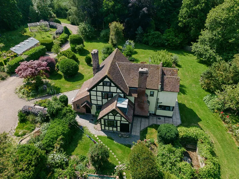 Cosy Rustic Cottage in Jacobean Farmhouse grounds - Image 1