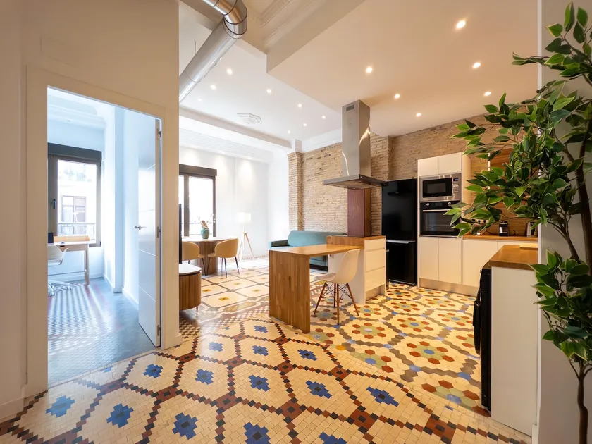 Heart of City: 3BR/3BA Modern Stay mosaic tiles - Image 1