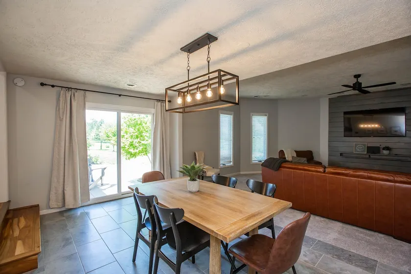 Lakeview Luxury - Deck With View, 3 Family Rooms - Image 1