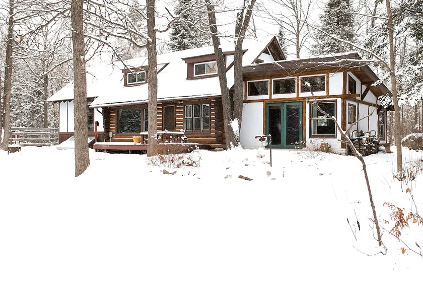 Unique cabin located on 10 acres - Image 1