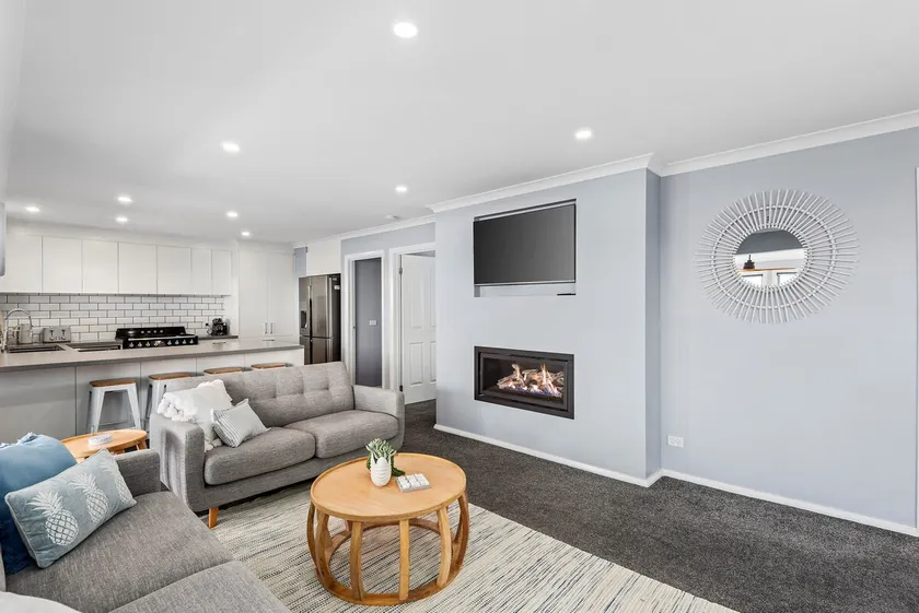 Hood Road Beach House- Hamptons inspired sleeps 9 - Image 1