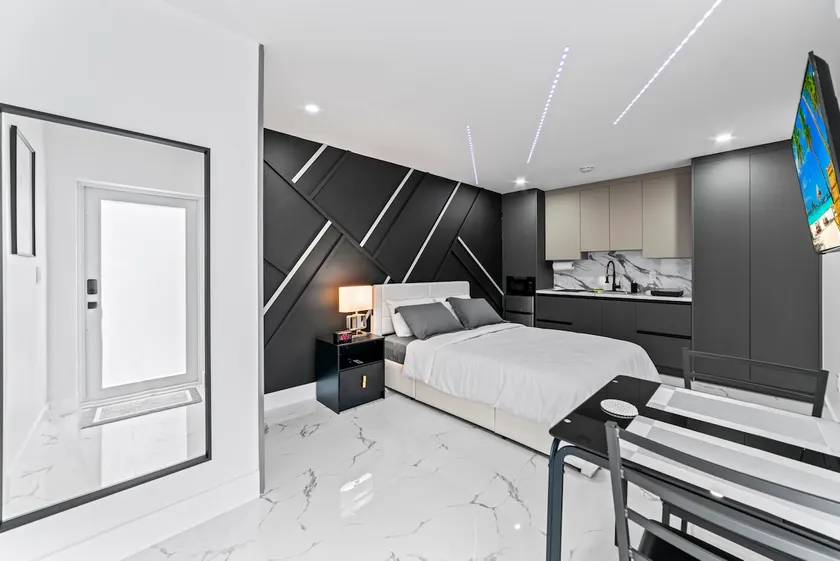Cozy Luxury Room - Image 1