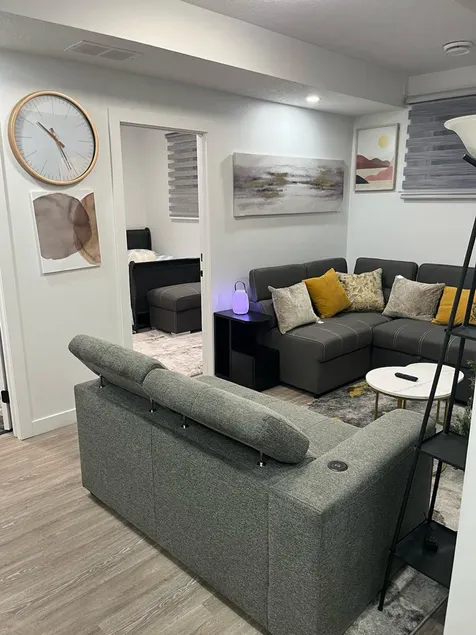 Suite in Leduc|11 mins toYEG Airport|Netflix|Cable - Image 1