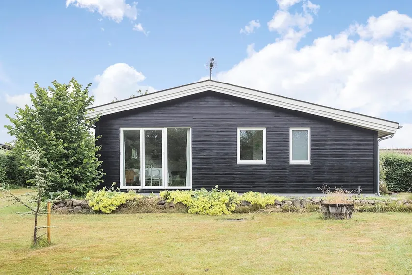 Beach, forest, and tranquility in a classic summer cottage - Image 1