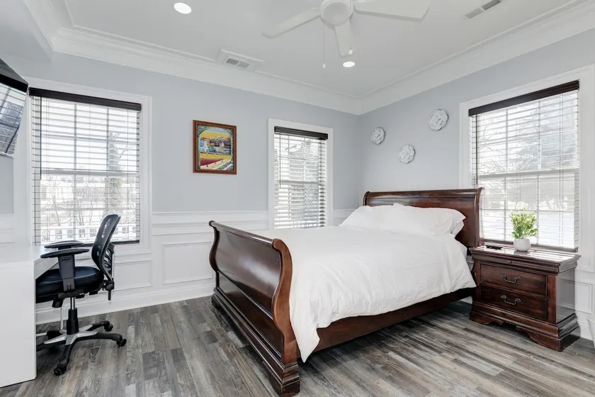 Modern 5BR Retreat Near DC Metro & Parking - Image 1