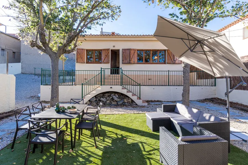 Priorat · Rural Escape · BBQ · Routes · 6 Guests - Image 1