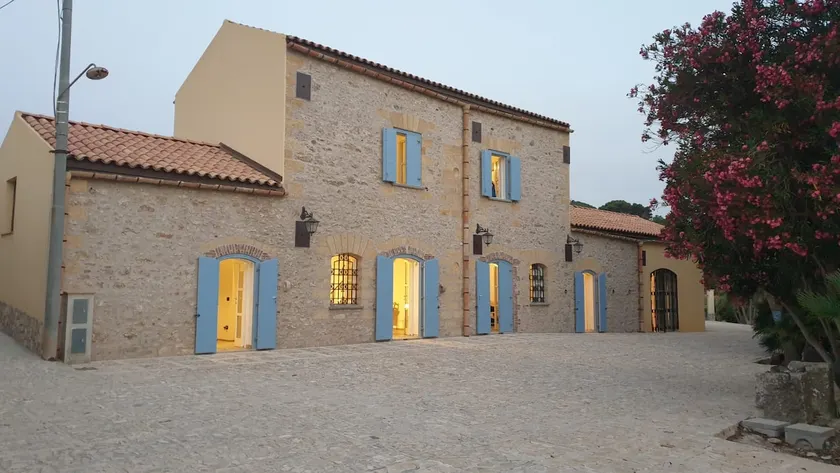 Historic Sicilian Farmhouse with Views -Lo Sbaglio - Image 1