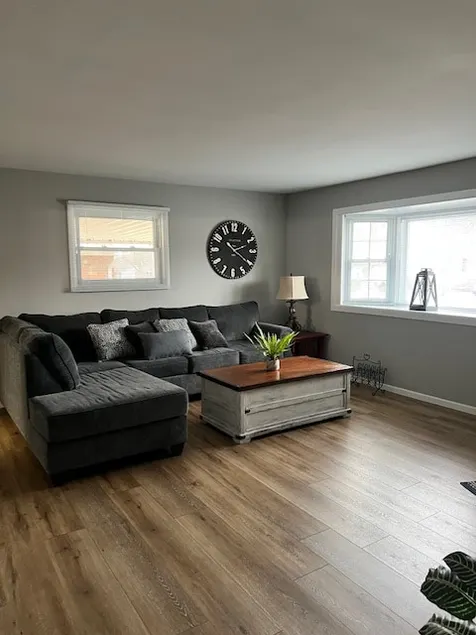Large brick 3 Bed/1 bath house with fenced yard - Image 1