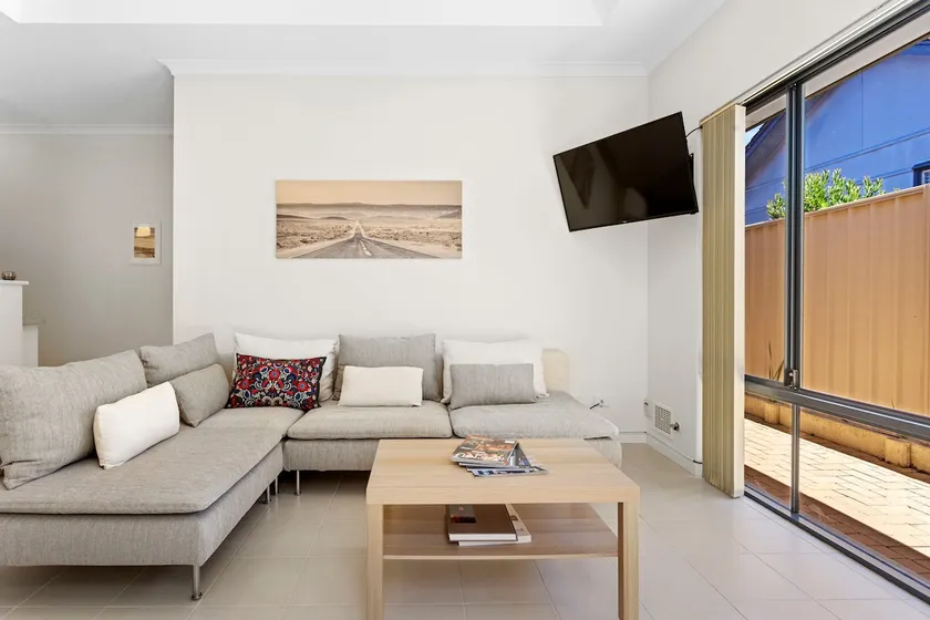 Beachside Gem in Doubleview, Free Wi-Fi, Parking - Image 1
