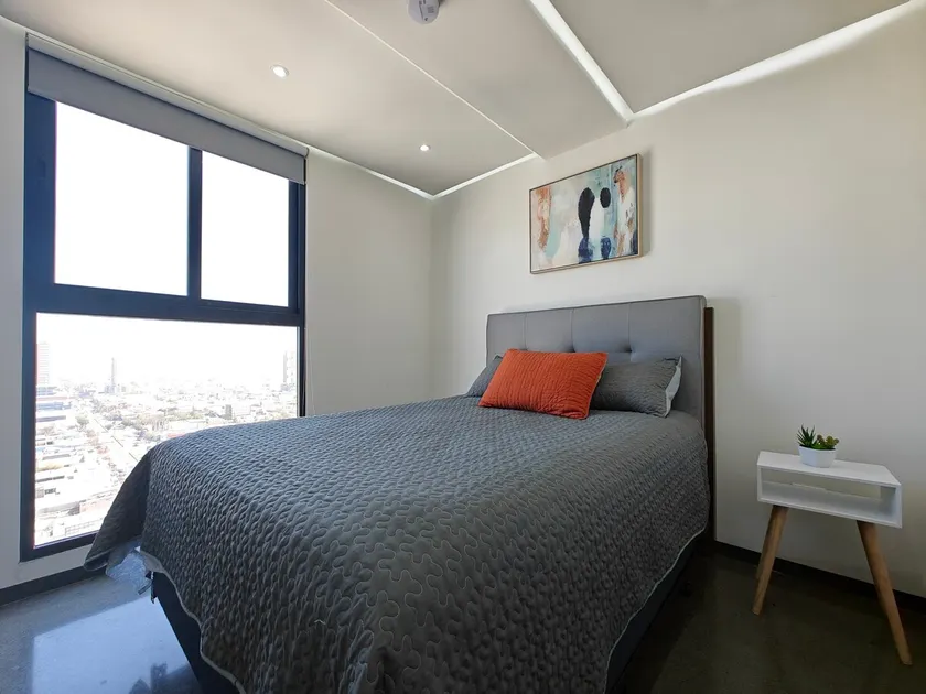 Luxury 2-Bedroom Apt in Downtown w/Free Parking - Image 1