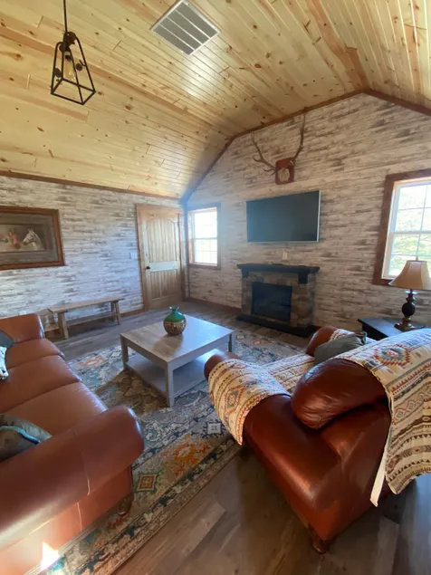 Foxtrotter Lodge - Image 1